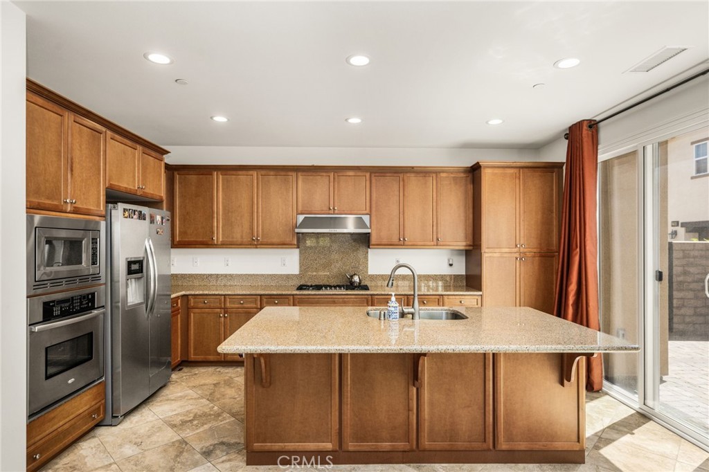 2748 E Coalinga