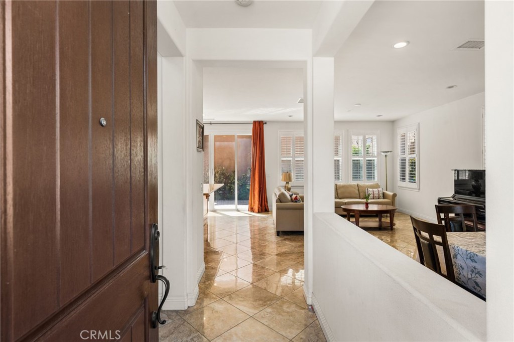 2748 E Coalinga