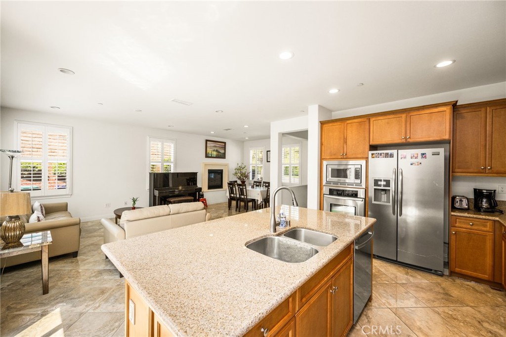2748 E Coalinga