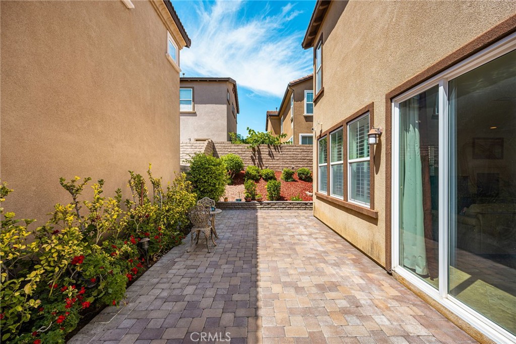 2748 E Coalinga