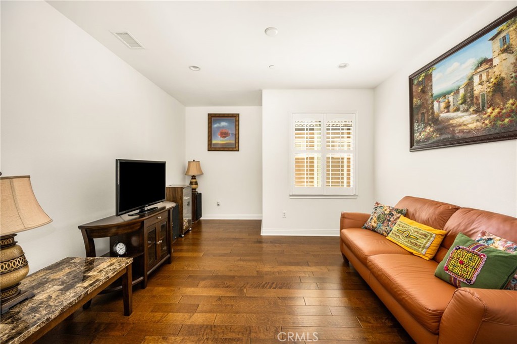 2748 E Coalinga