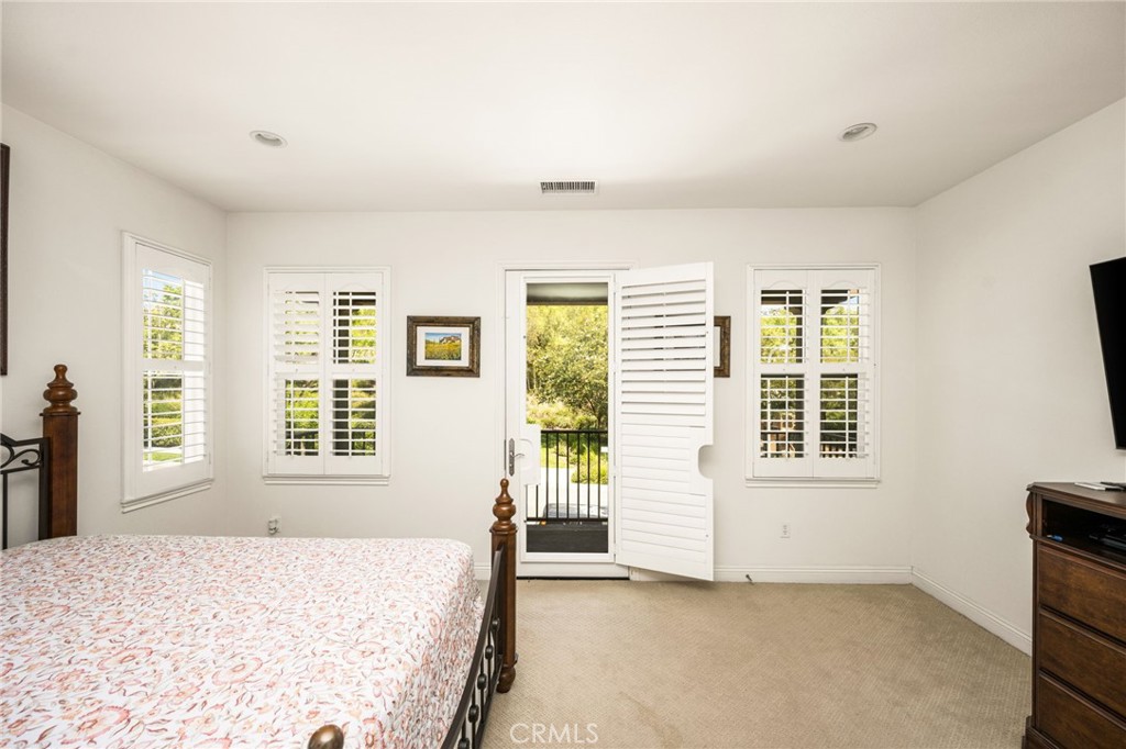 2748 E Coalinga