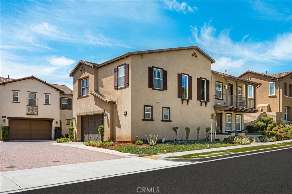 2748 E Coalinga