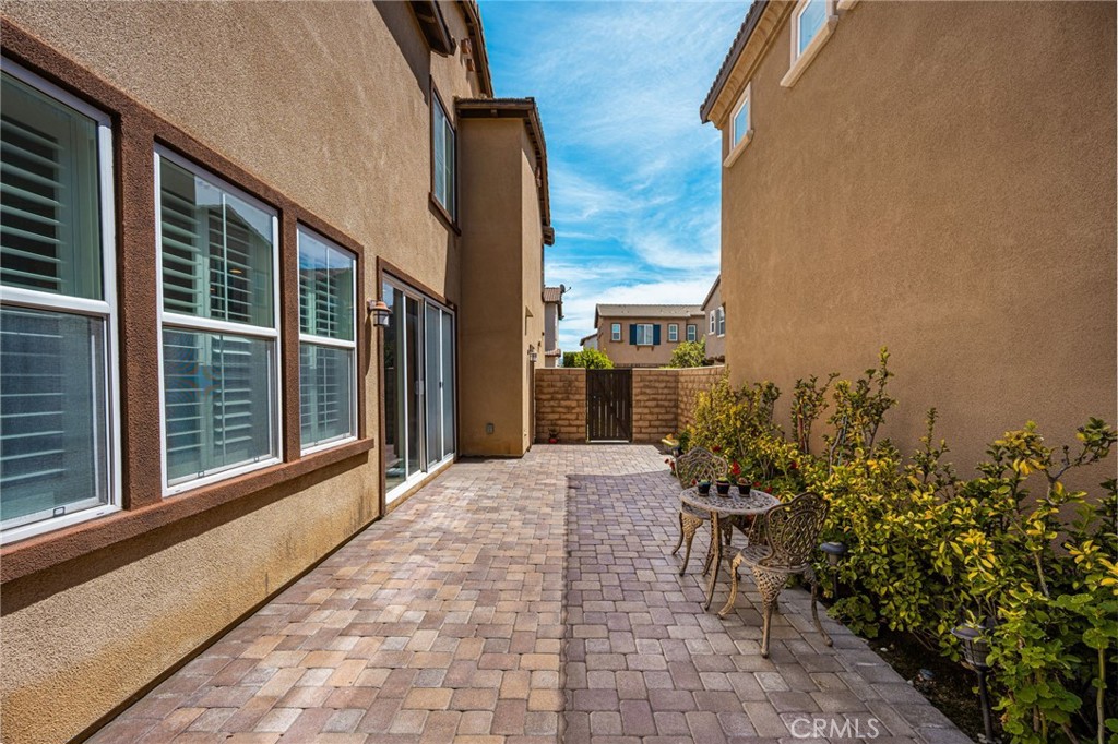 2748 E Coalinga