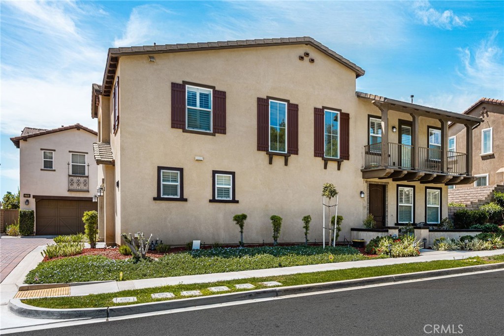 2748 E Coalinga