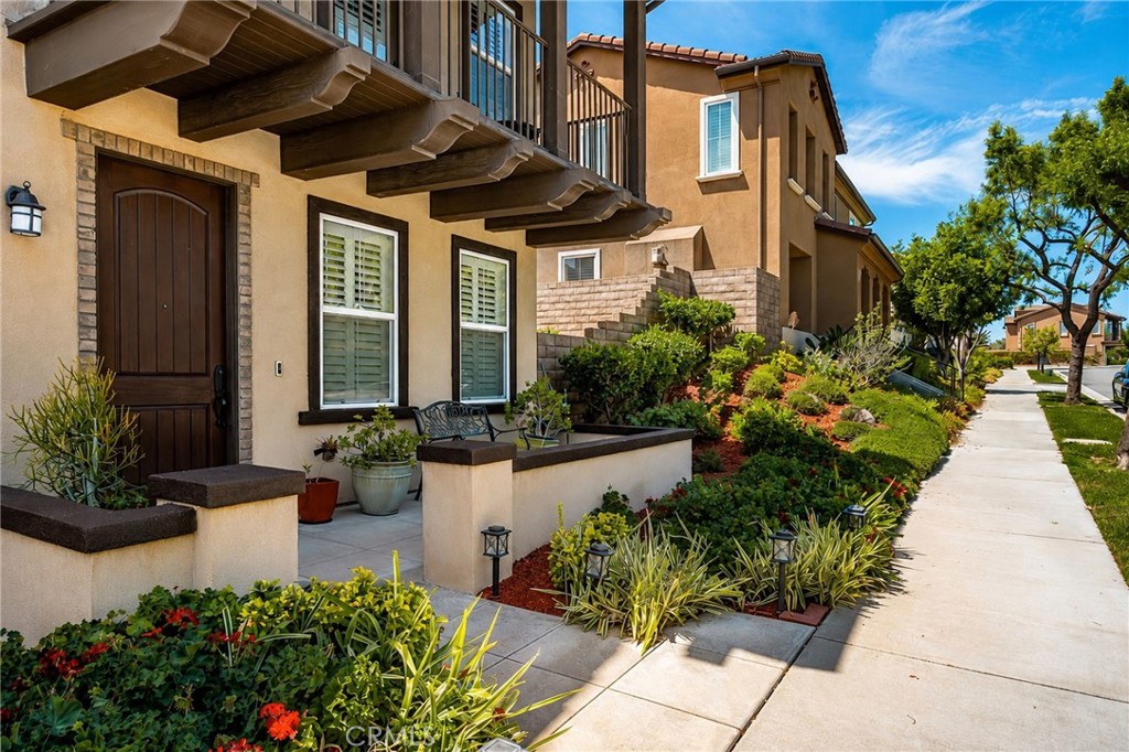 2748 E Coalinga
