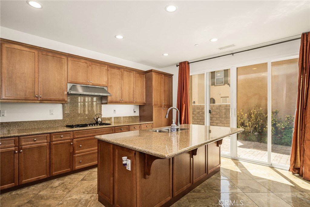 2748 E Coalinga