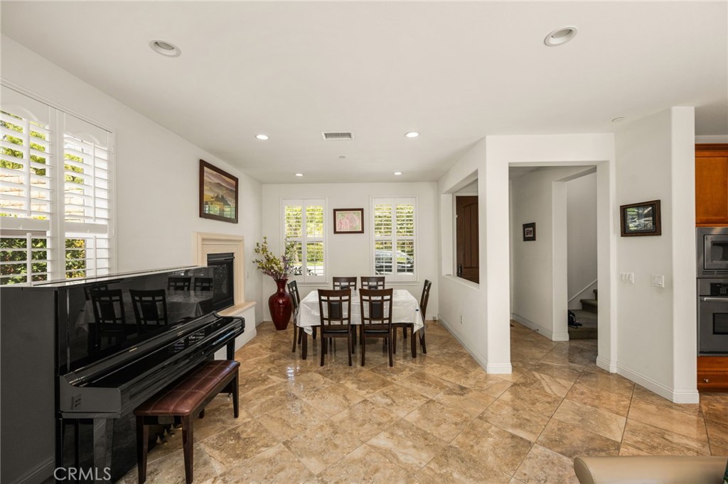 2748 E Coalinga
