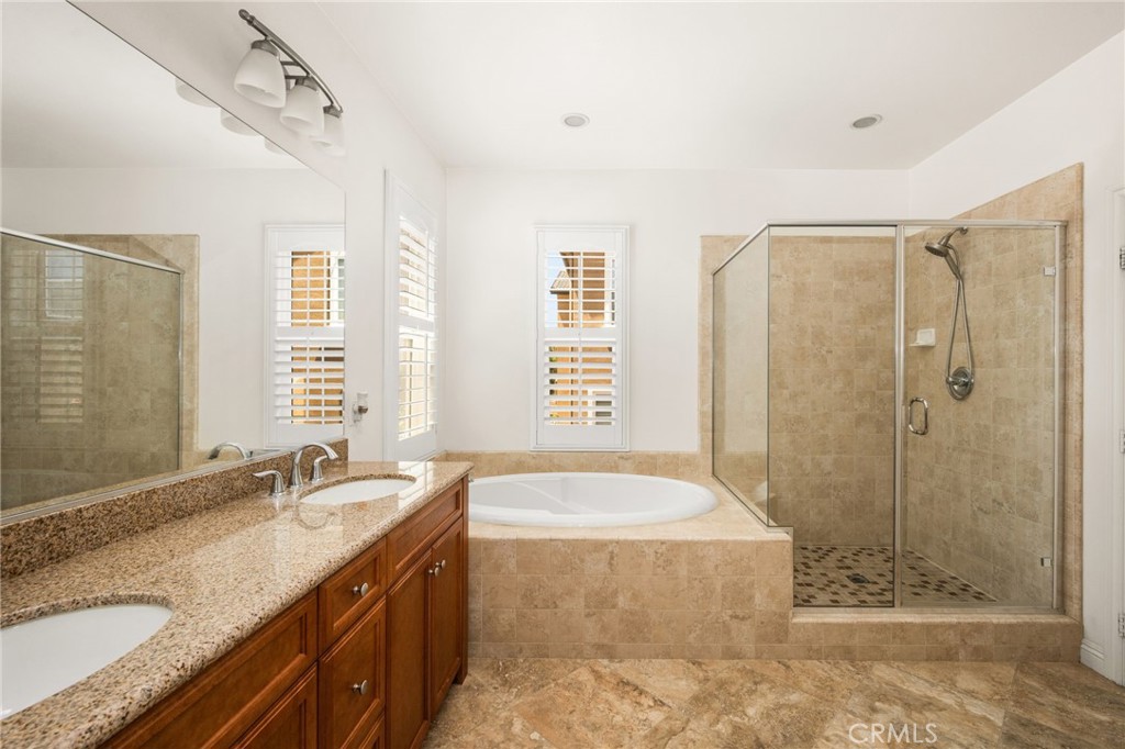 2748 E Coalinga