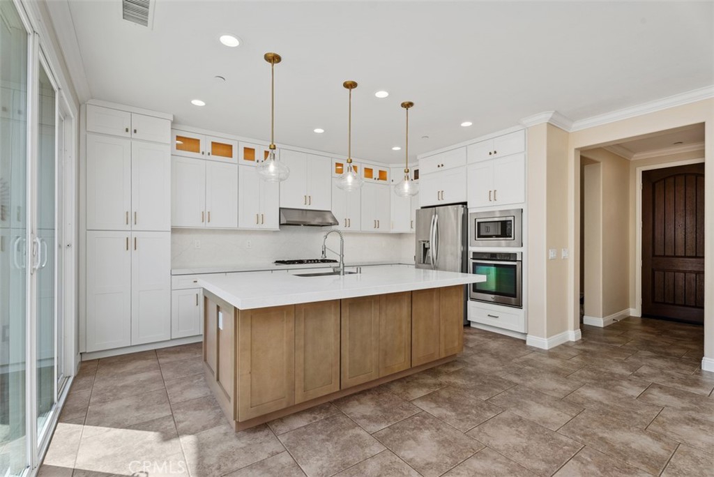 2992 E Coalinga