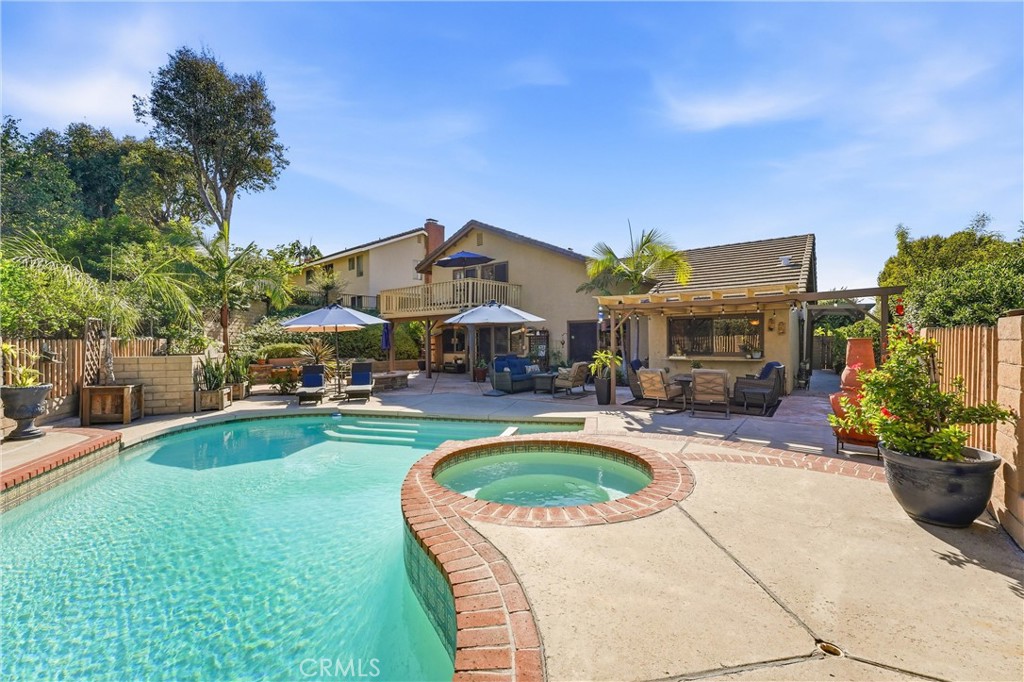 5432 E Willowick