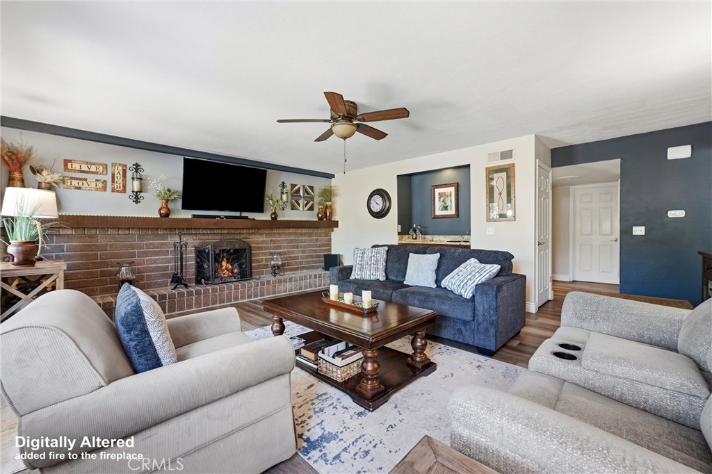 5432 E Willowick