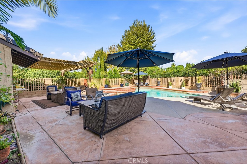 5432 E Willowick
