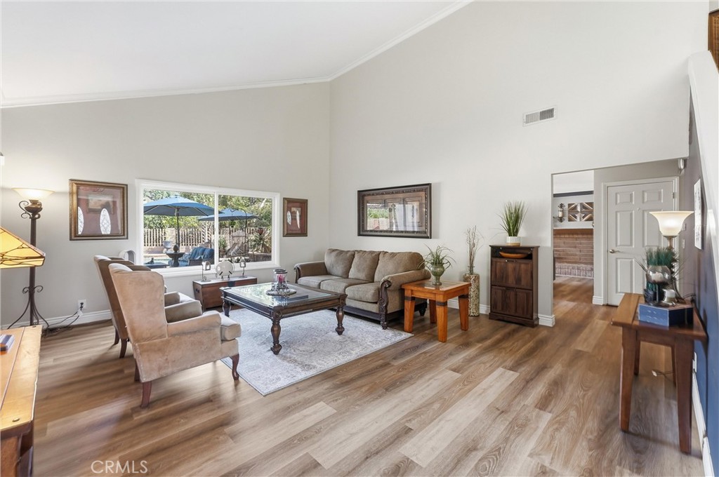 5432 E Willowick