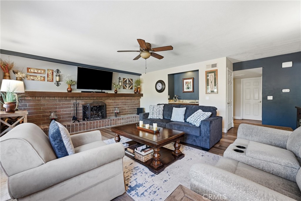 5432 E Willowick