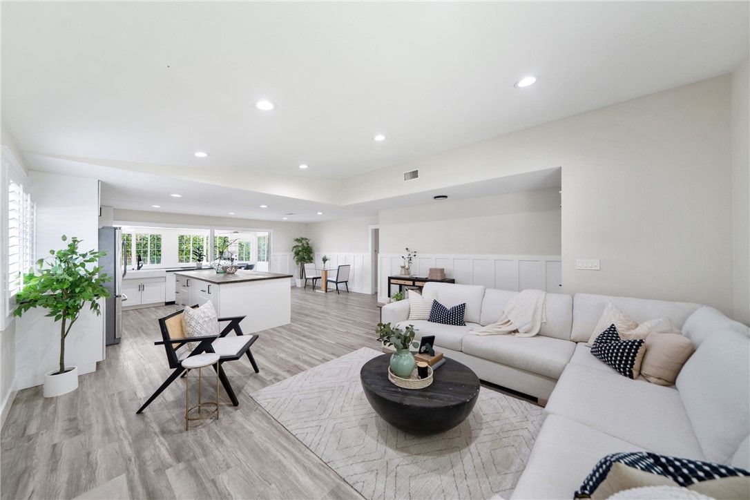 2818 N Lowell