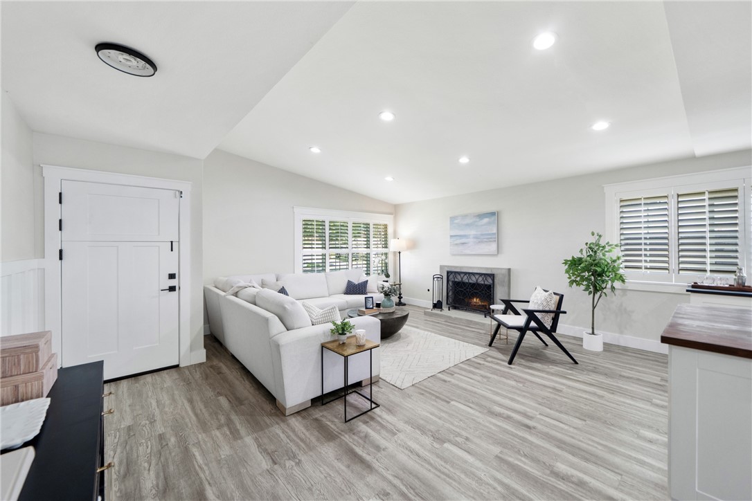2818 N Lowell