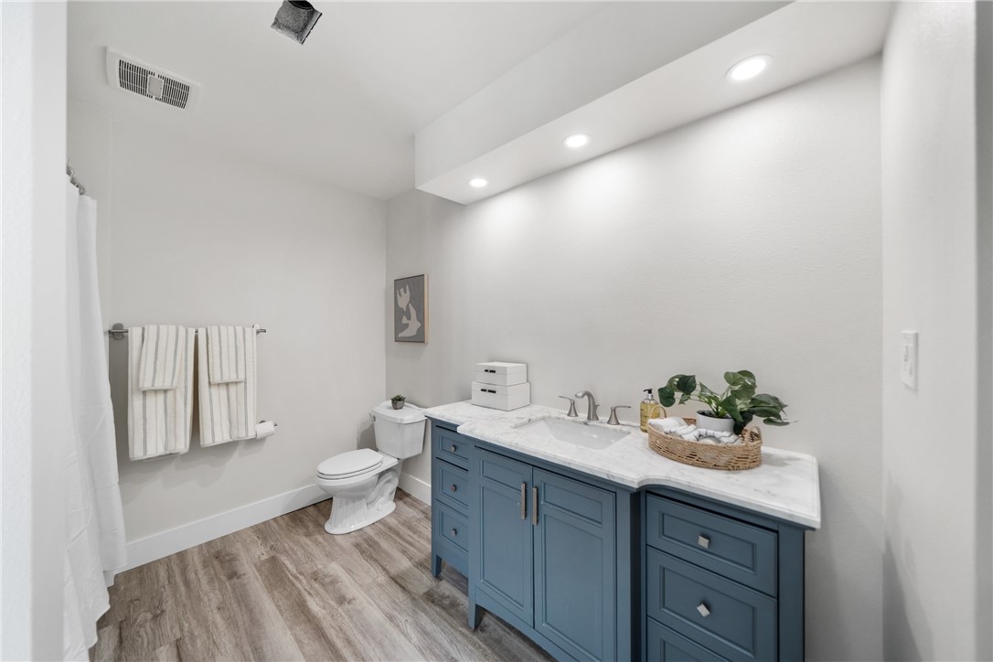 2818 N Lowell