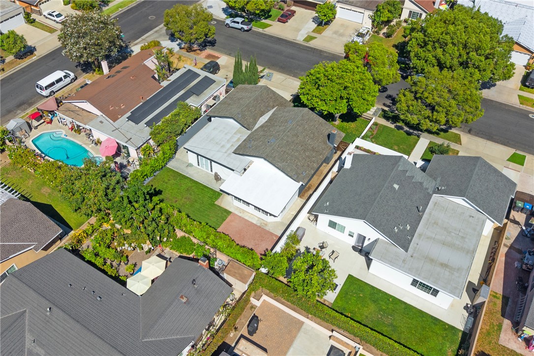 2818 N Lowell