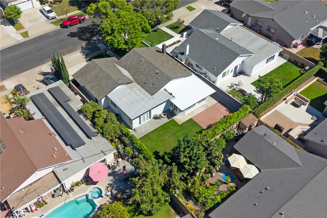 2818 N Lowell