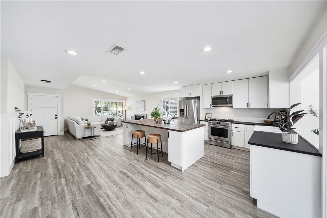 2818 N Lowell