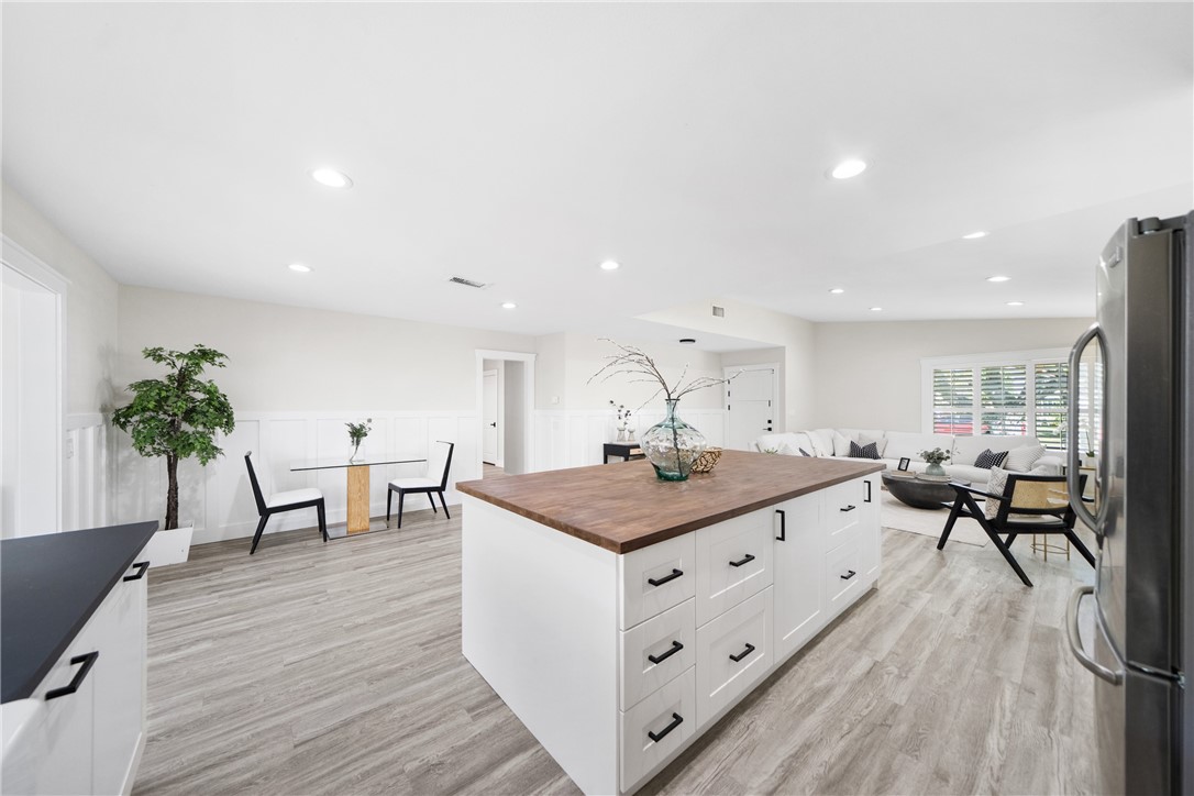 2818 N Lowell