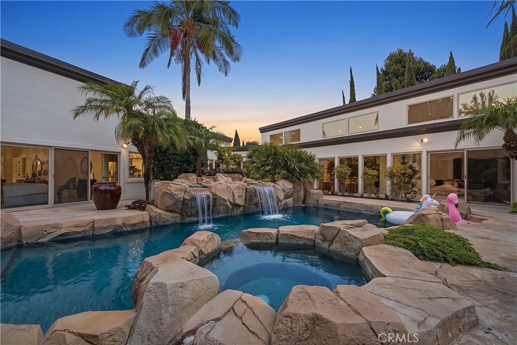 5565 Mountain View Place