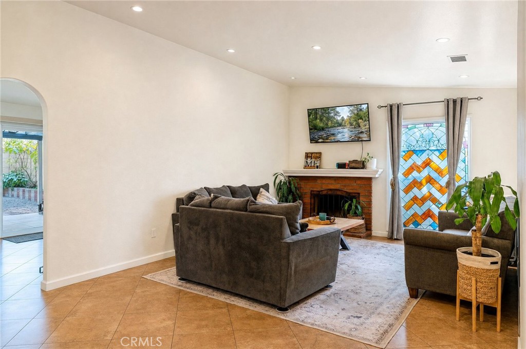 9087 Rosecrest