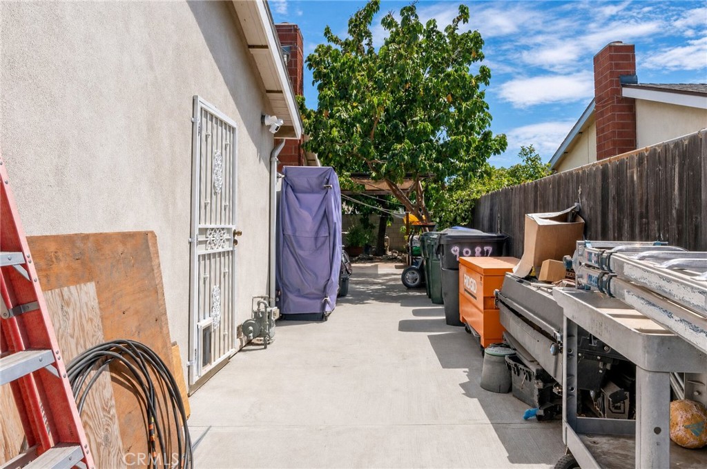 9087 Rosecrest