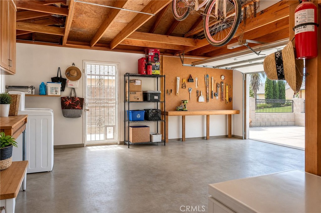 9087 Rosecrest