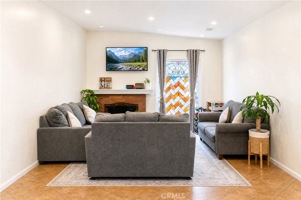9087 Rosecrest