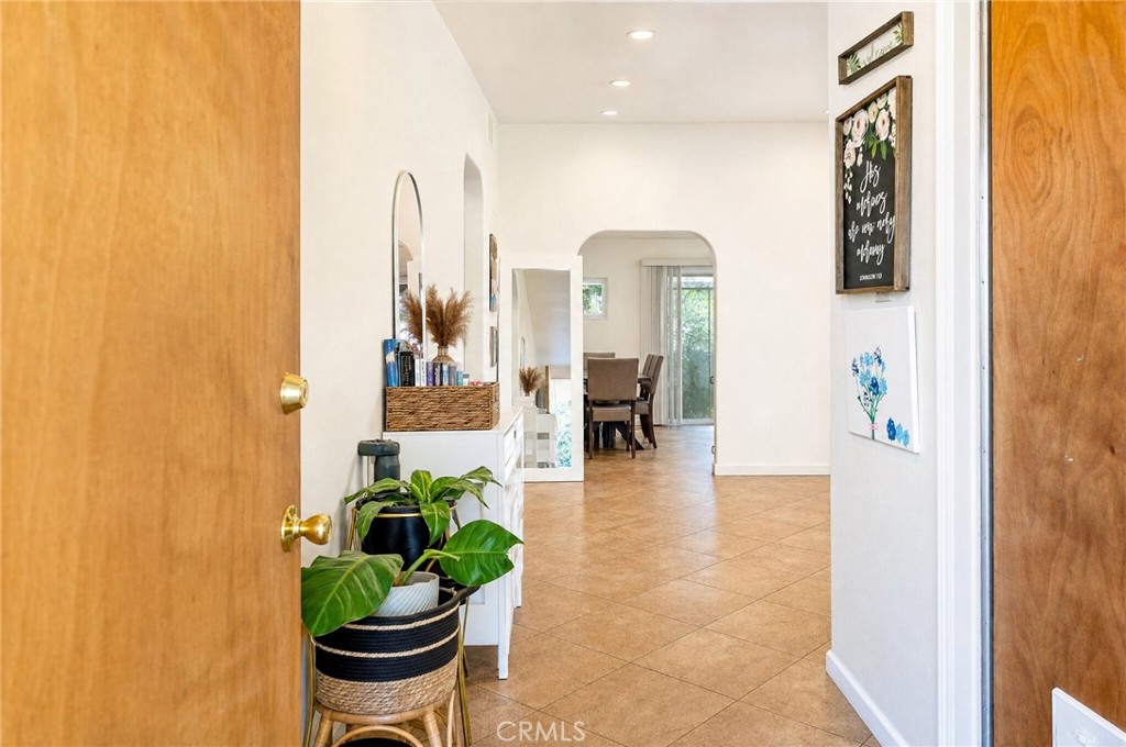 9087 Rosecrest