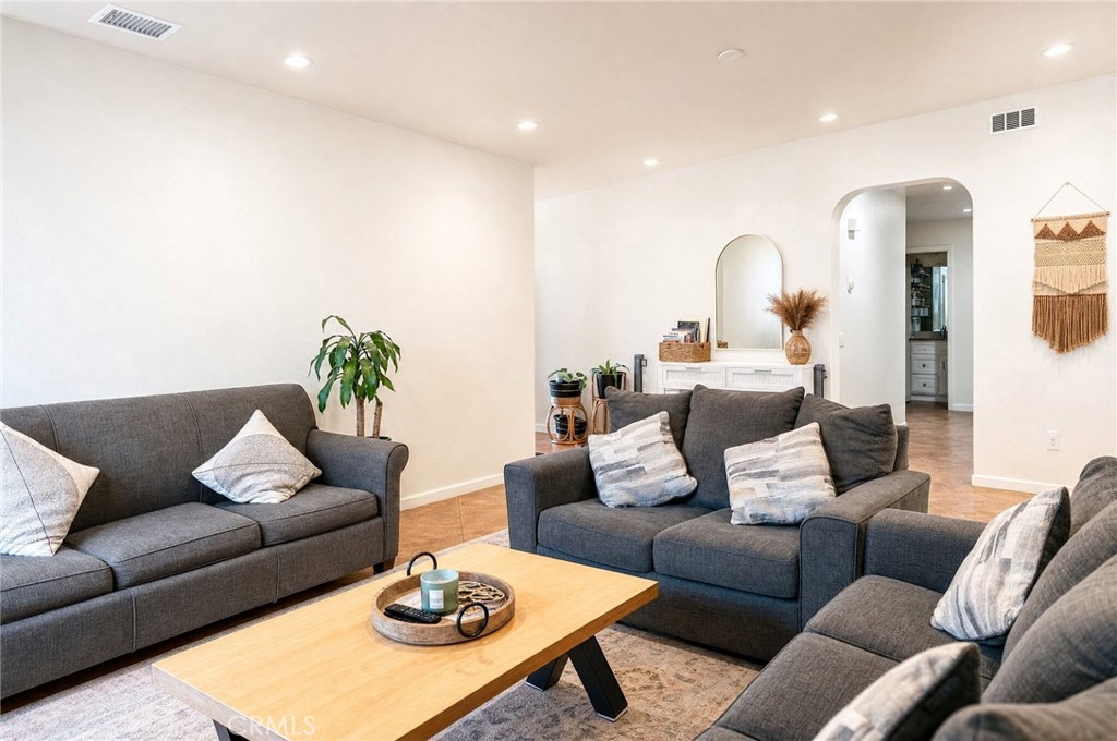 9087 Rosecrest