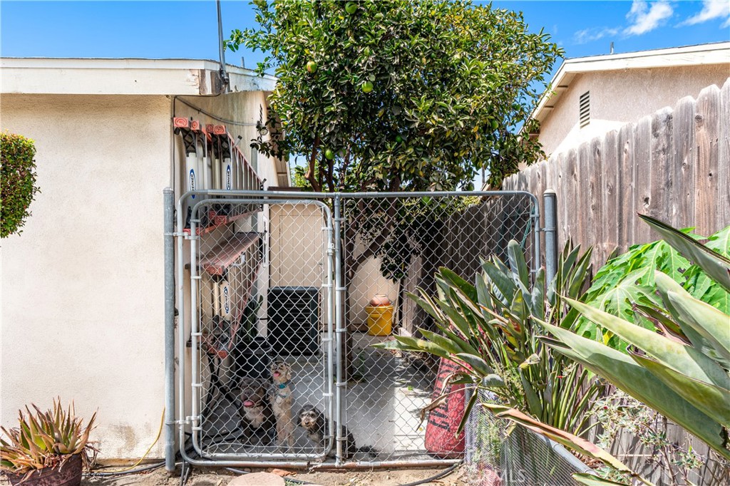 9087 Rosecrest