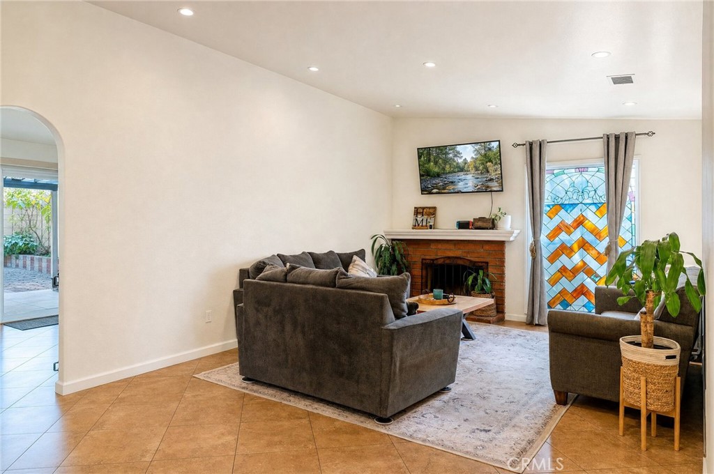 9087 Rosecrest