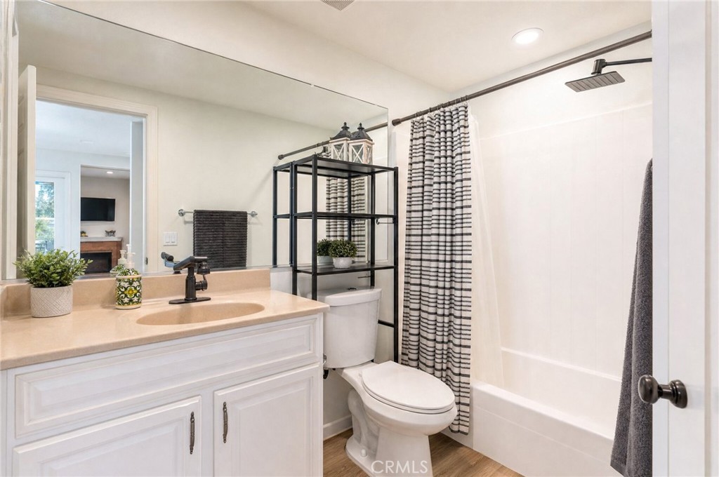 9087 Rosecrest