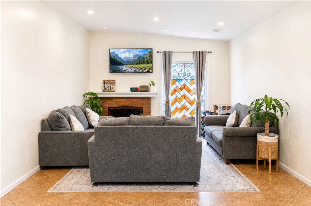 9087 Rosecrest