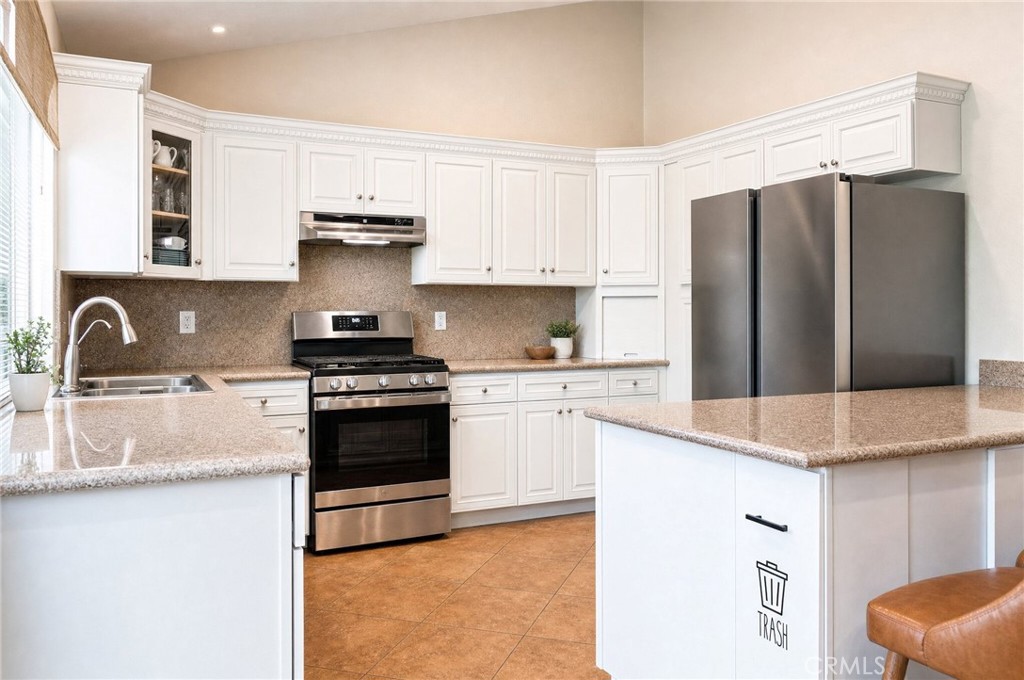 9087 Rosecrest