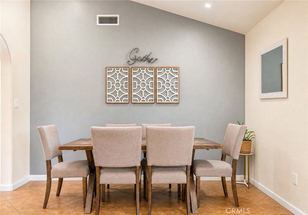 9087 Rosecrest