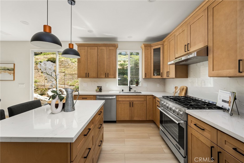705 E Lemon Swirl