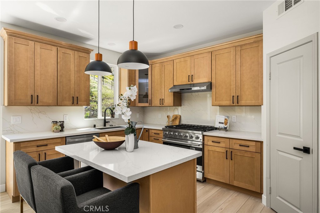 705 E Lemon Swirl