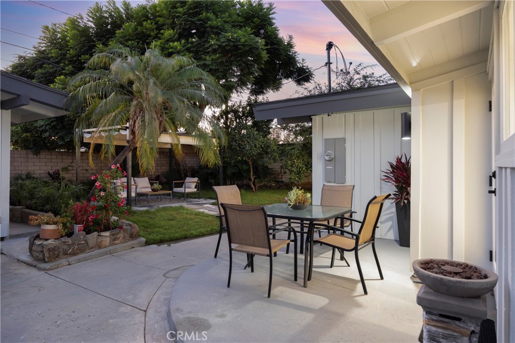 3253 Lees Avenue