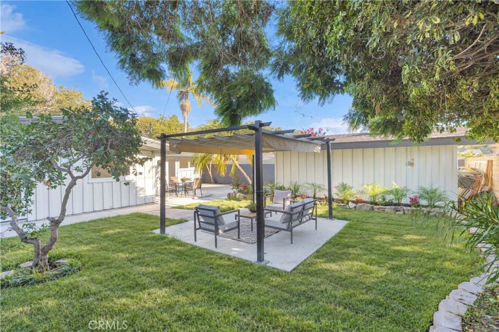 3253 Lees Avenue