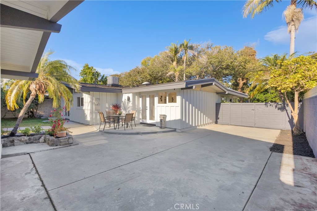 3253 Lees Avenue