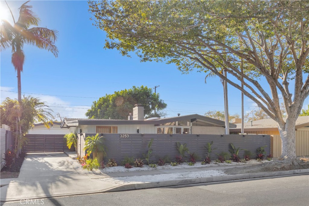 3253 Lees Avenue