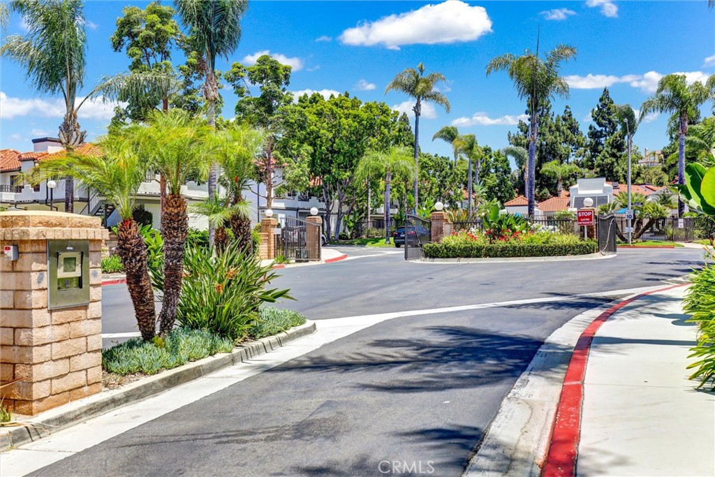 27343 Nicole Dr