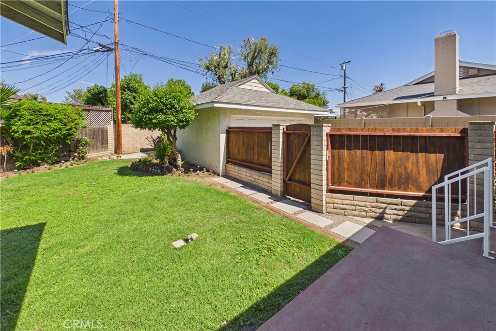 1902 Lees Avenue