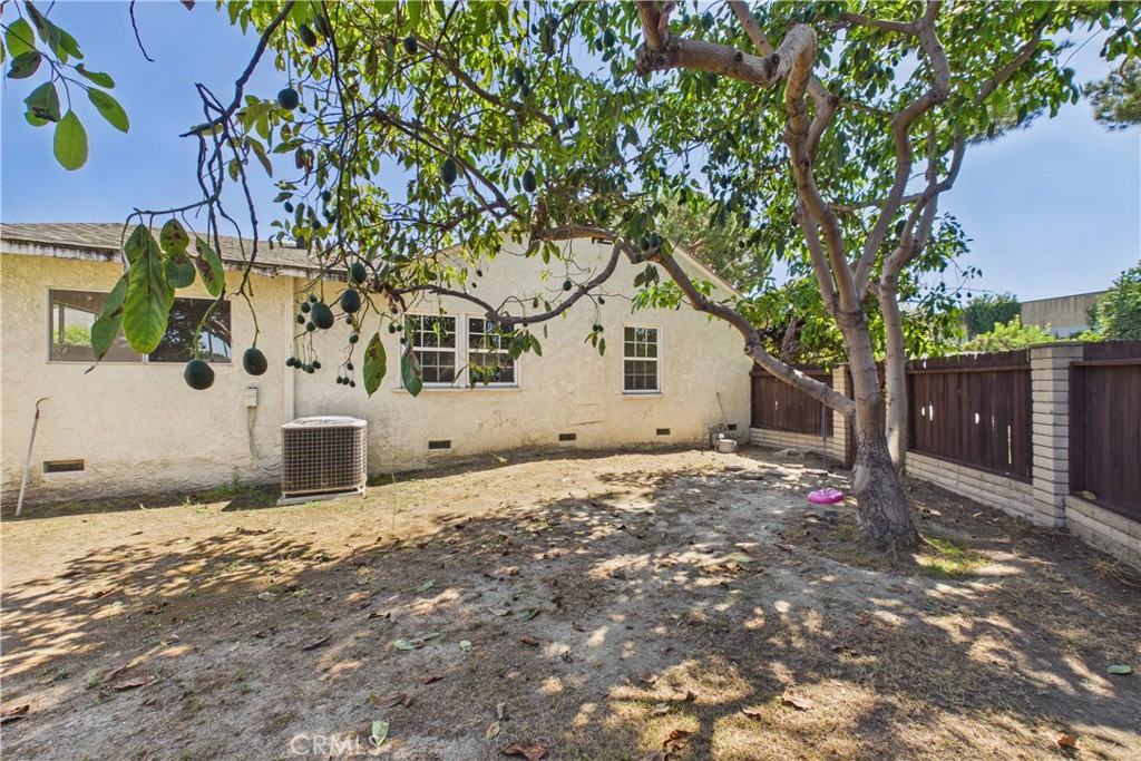 1902 Lees Avenue