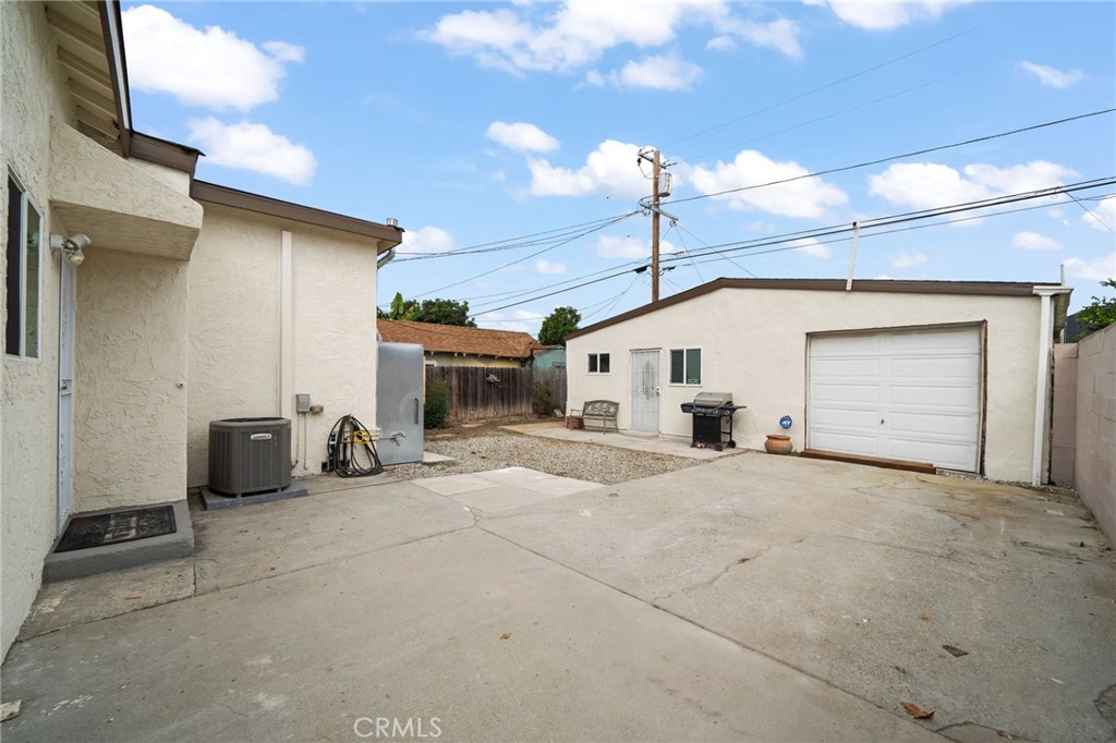 1547 W 65th