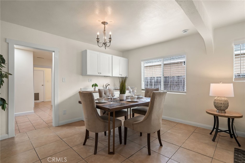 1547 W 65th